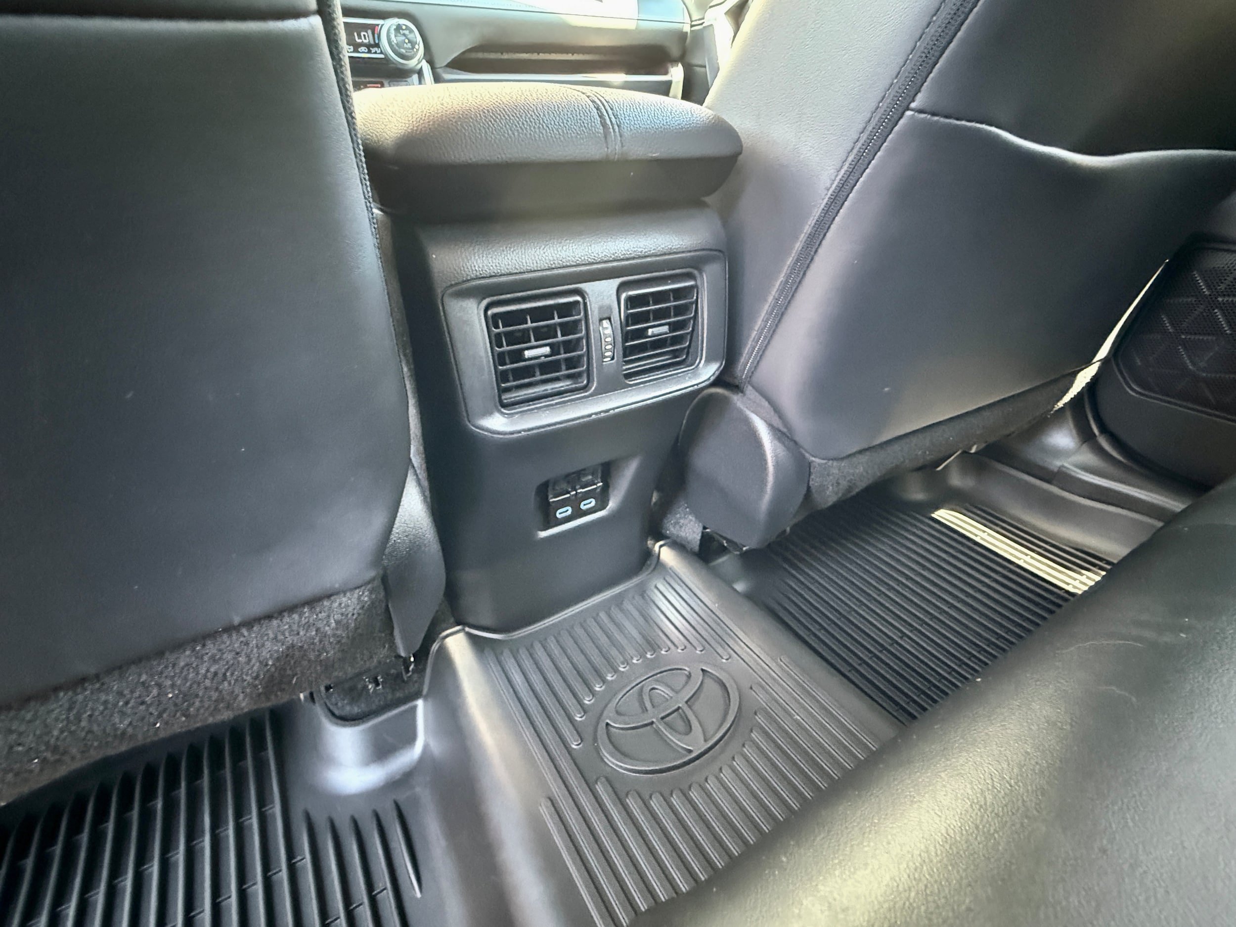Certified 2022 Toyota RAV4 Limited w/ Limited Grade Weather Package AWD/4WD image 28