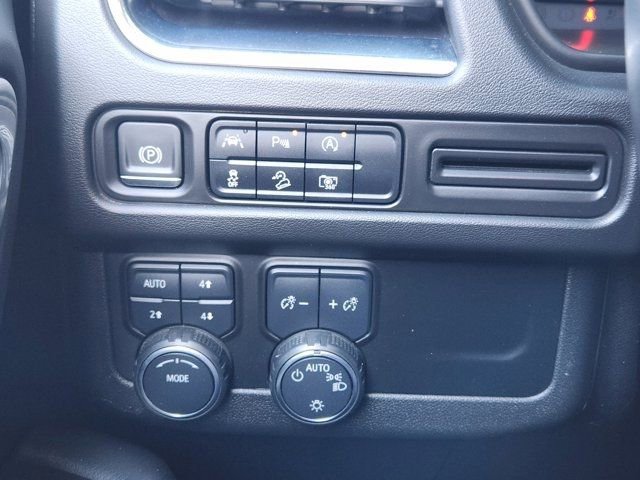 Used 2023 Chevrolet Suburban Z71 w/ Luxury Package image 23