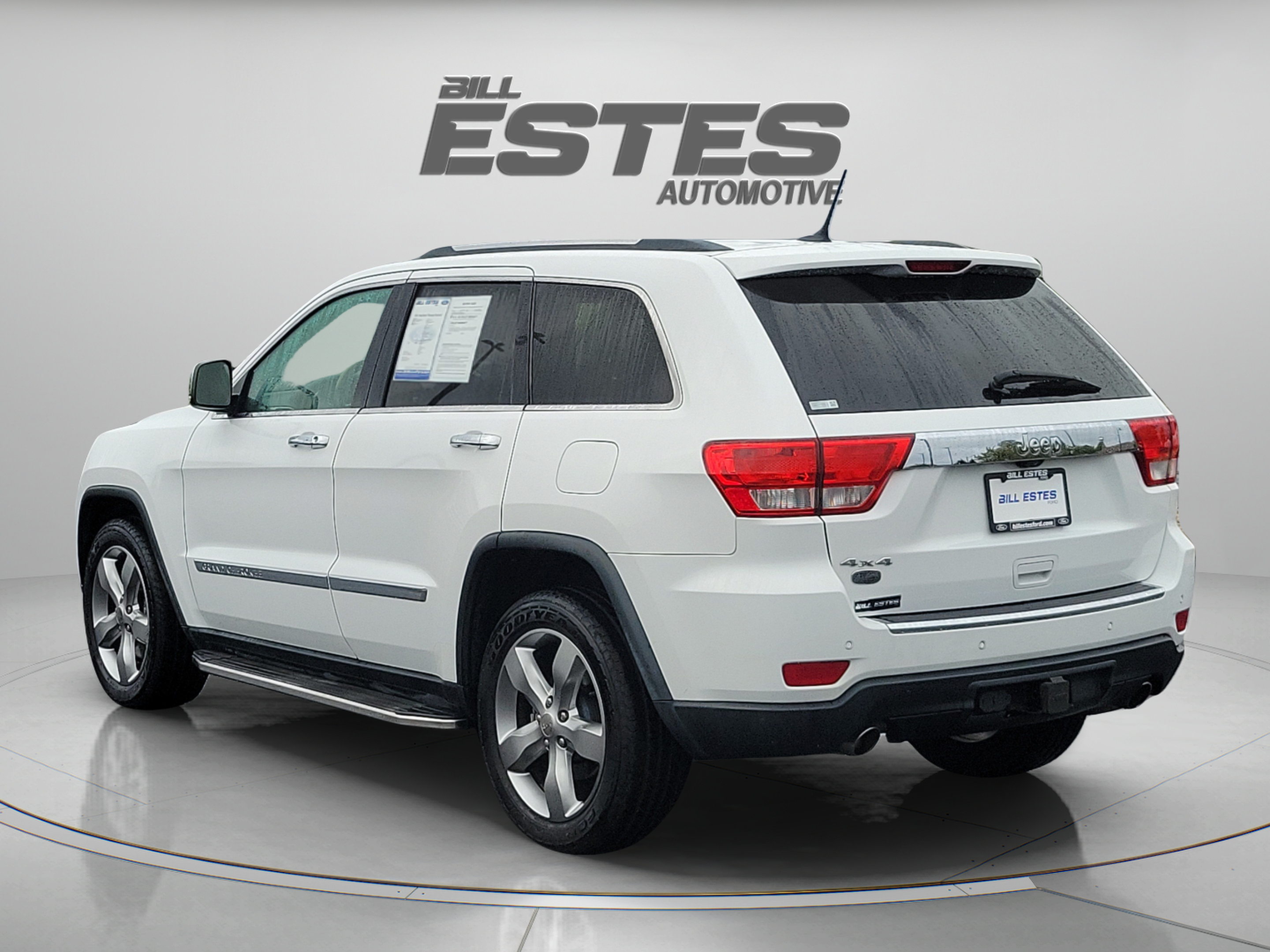 Used 2013 Jeep Grand Cherokee Overland AWD/4WD image 2