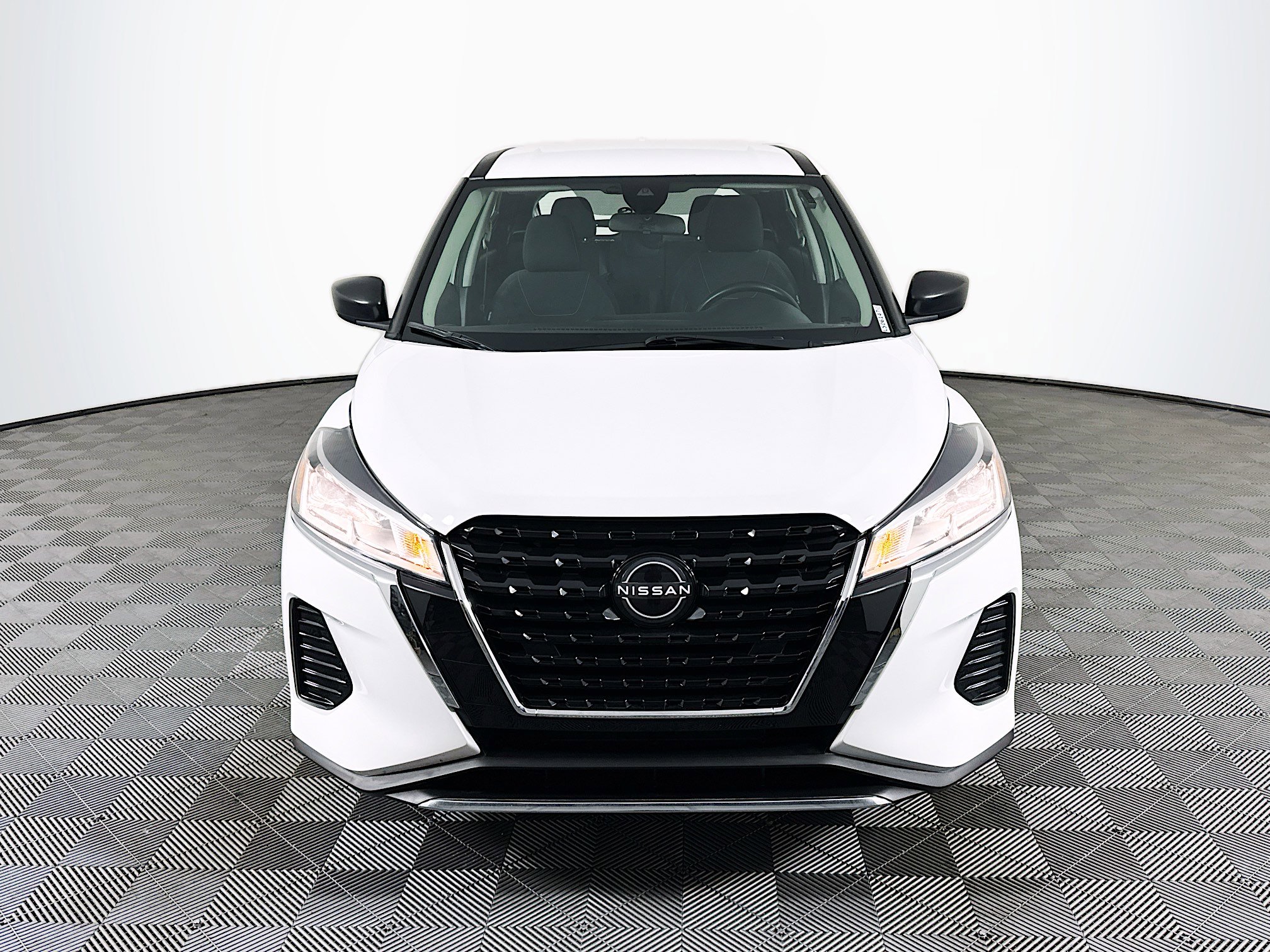 Used 2022 Nissan Kicks S image 2