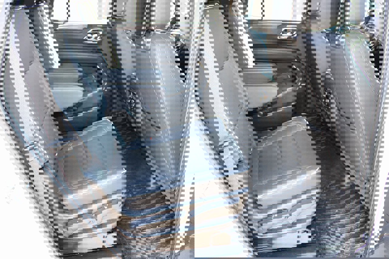 Used 2021 Chevrolet Tahoe Premier w/ Premium Package image 19