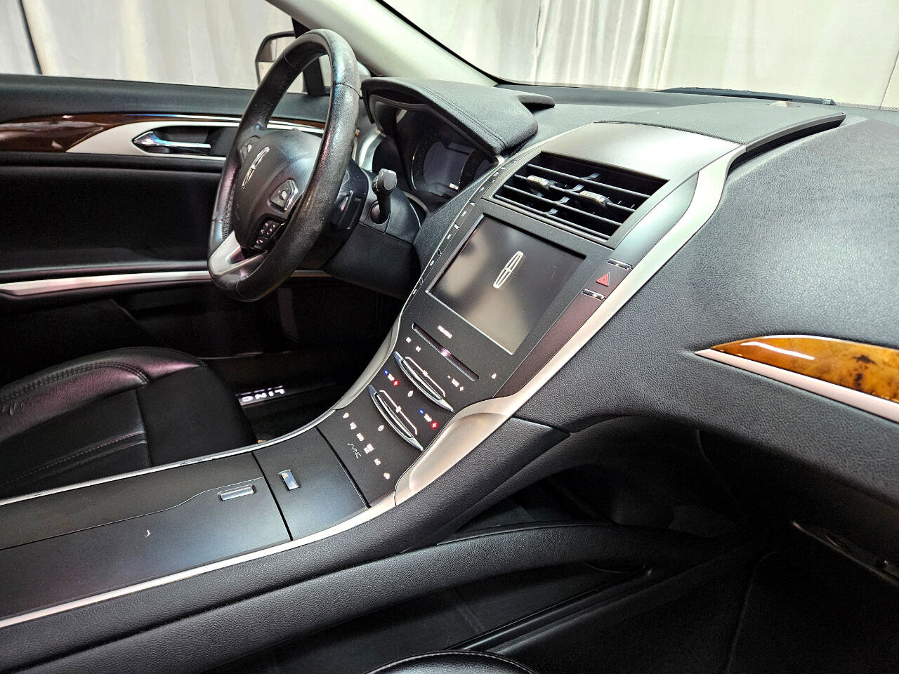 Used 2016 Lincoln MKZ image 27