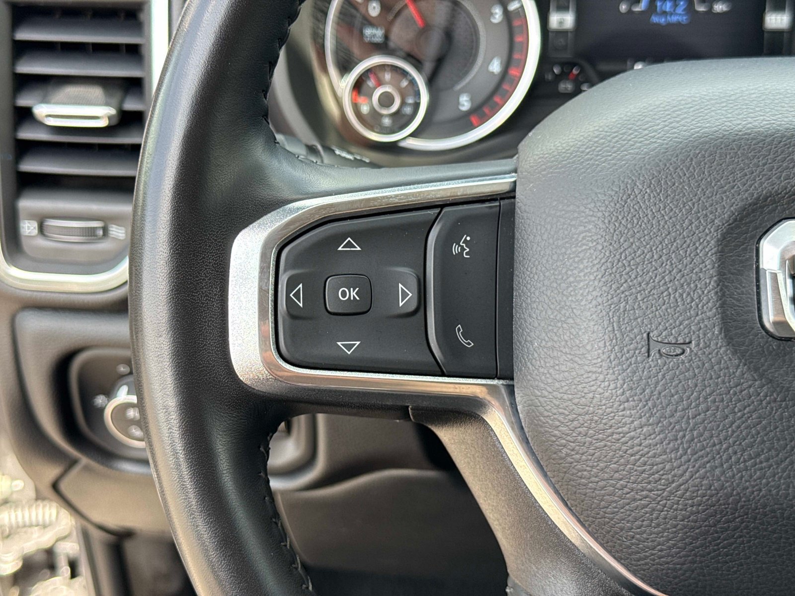Used 2024 RAM 2500 Laramie w/ Safety Group AWD/4WD image 31