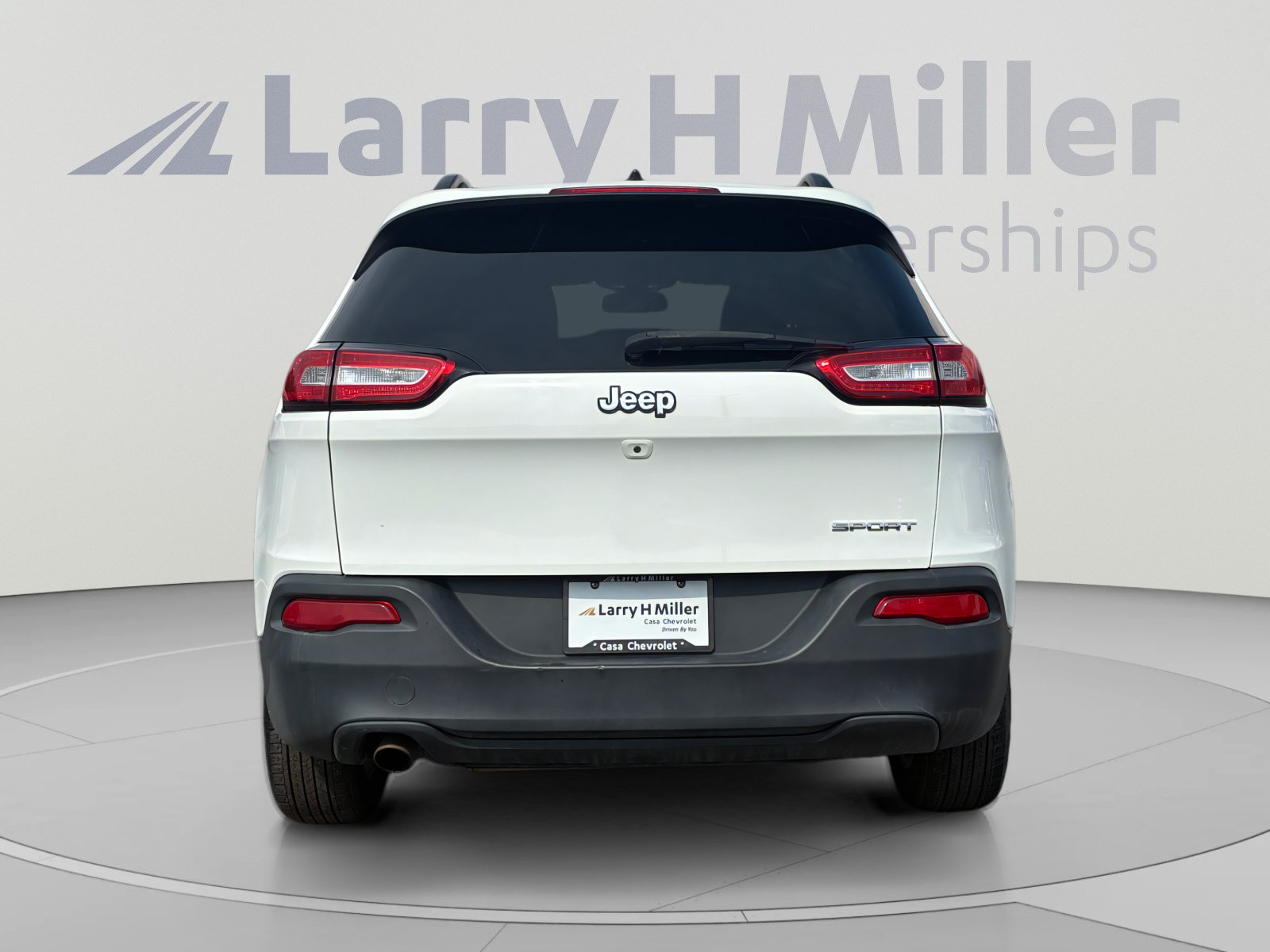 Used 2017 Jeep Cherokee Sport FWD image 4