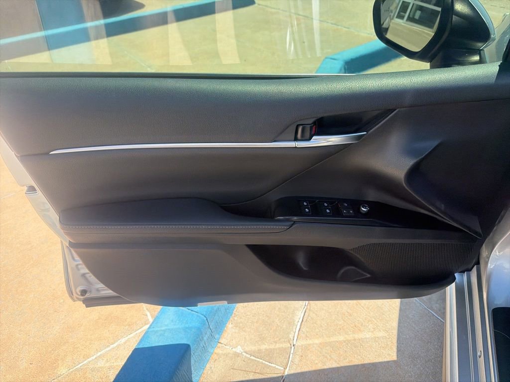 Used 2020 Toyota Camry XSE image 6