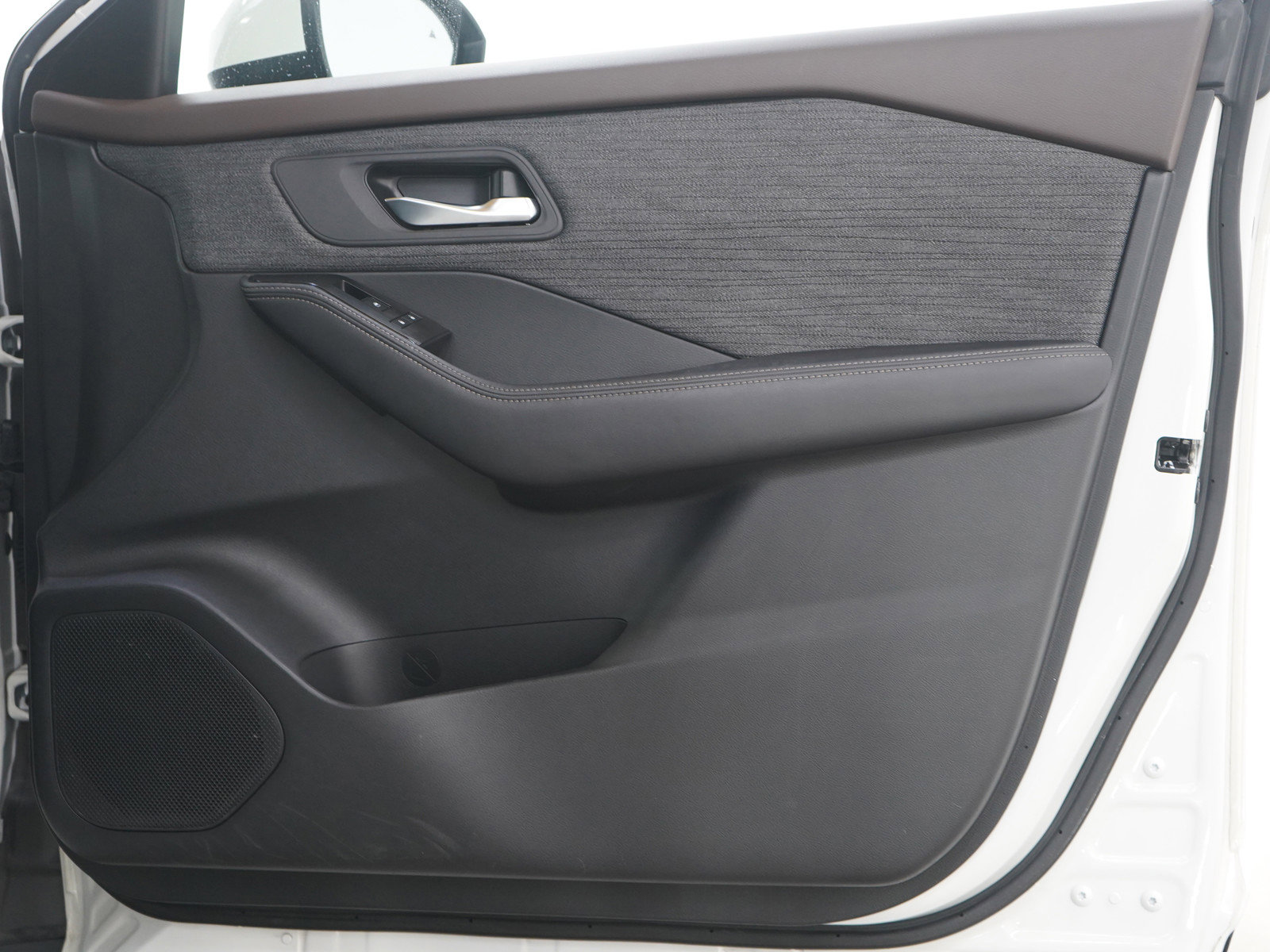 Used 2023 Nissan Rogue SV image 9