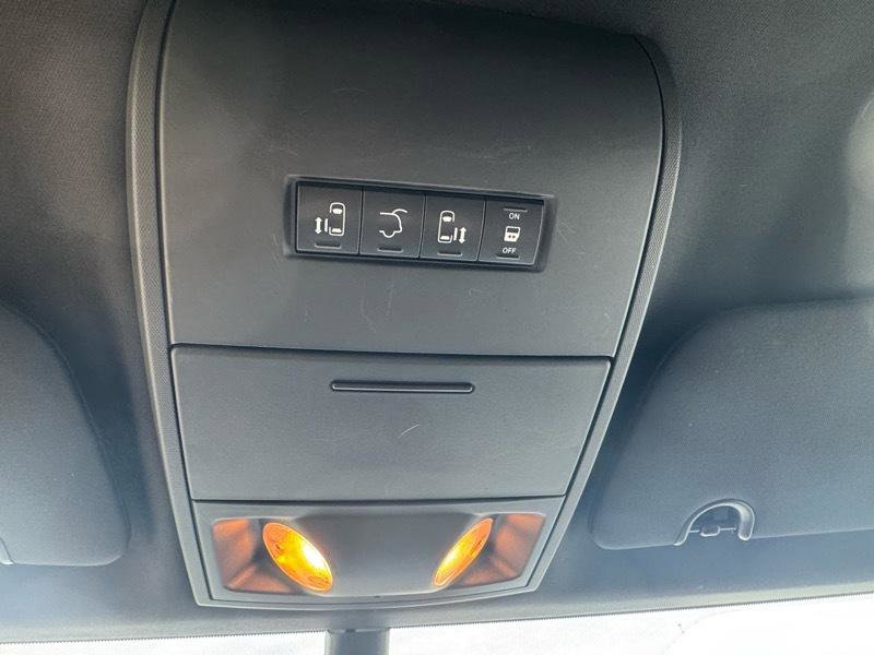 Used 2018 Dodge Grand Caravan SXT image 18