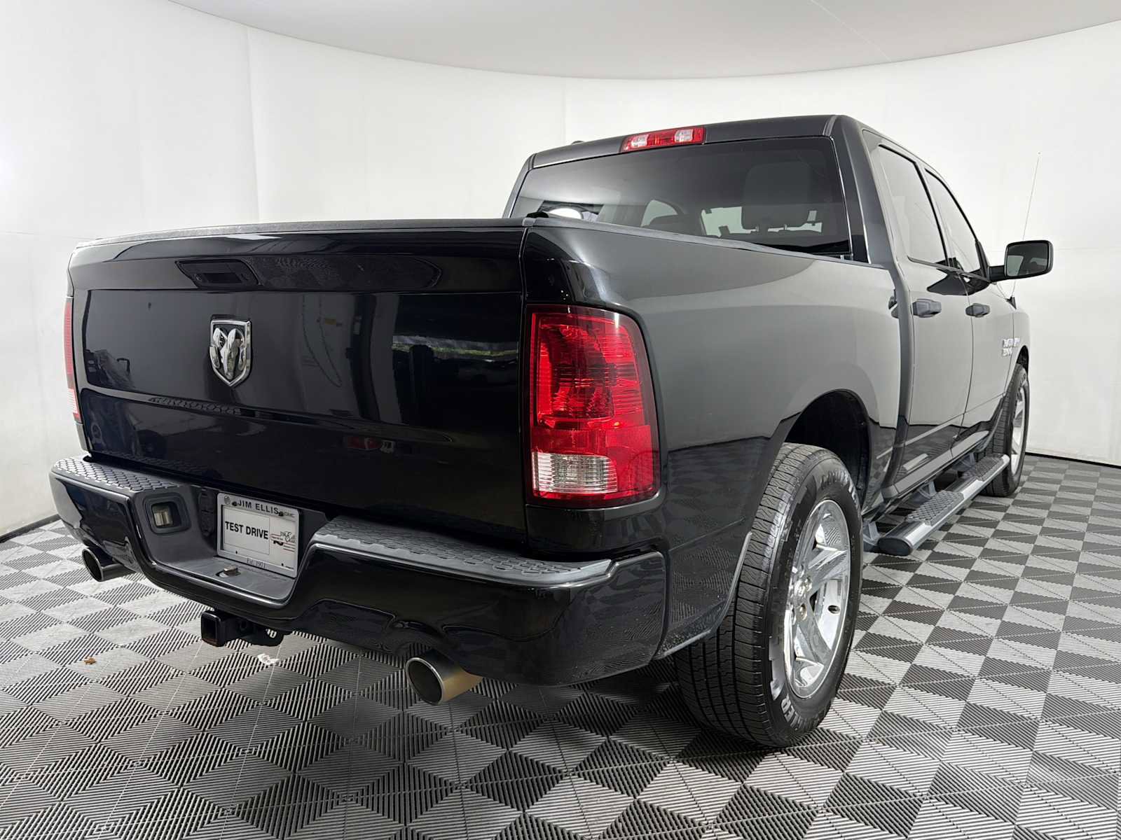 Used 2015 RAM 1500 Express RWD image 6
