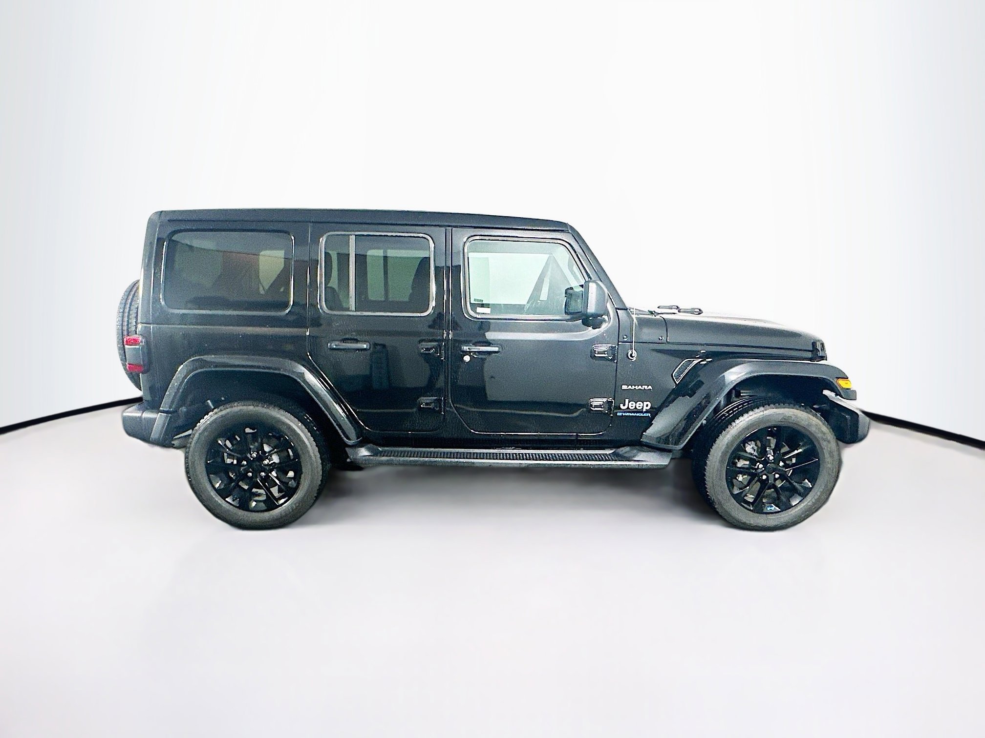 Used 2023 Jeep Wrangler Unlimited Sahara w/ Cold Weather Group AWD/4WD image 10