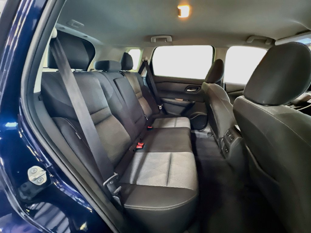 Used 2025 Nissan Rogue SV FWD image 24