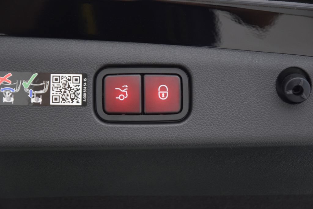 Certified 2026 Mercedes-Benz E 350 4MATIC Sedan image 31