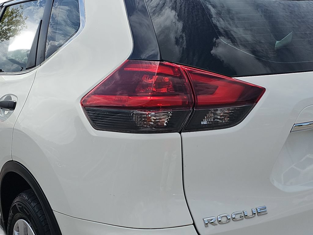 Used 2018 Nissan Rogue S FWD image 32