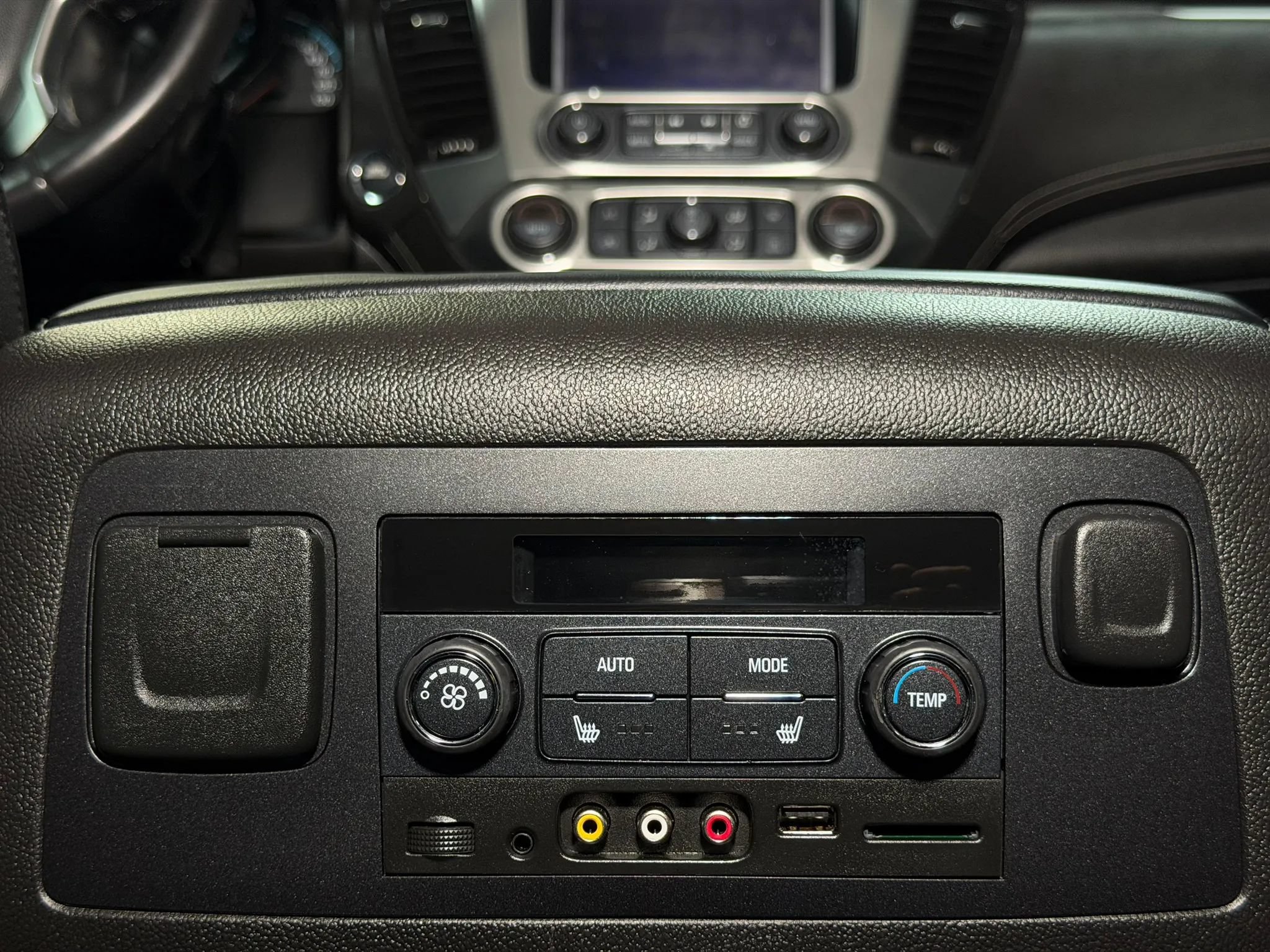 Used 2016 Chevrolet Suburban LTZ RWD image 30