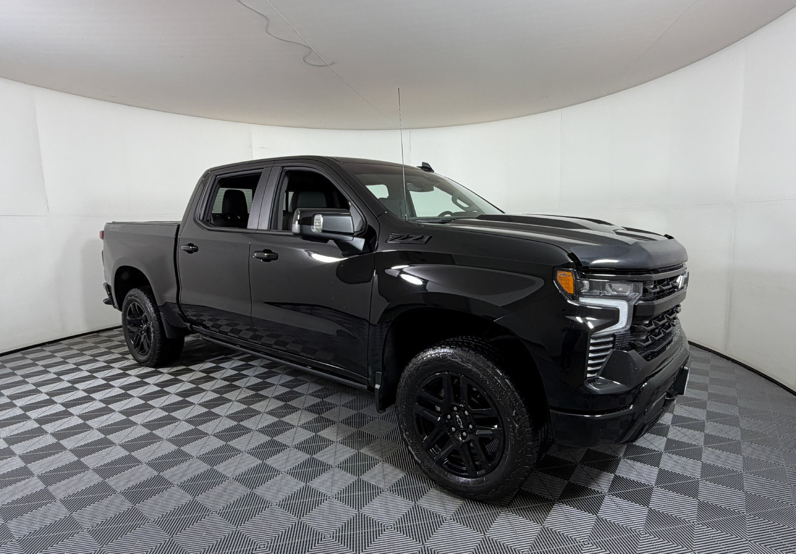 Used 2025 Chevrolet Silverado 1500 LT Trail Boss w/ LT Trail Boss Premium Package AWD/4WD image 1