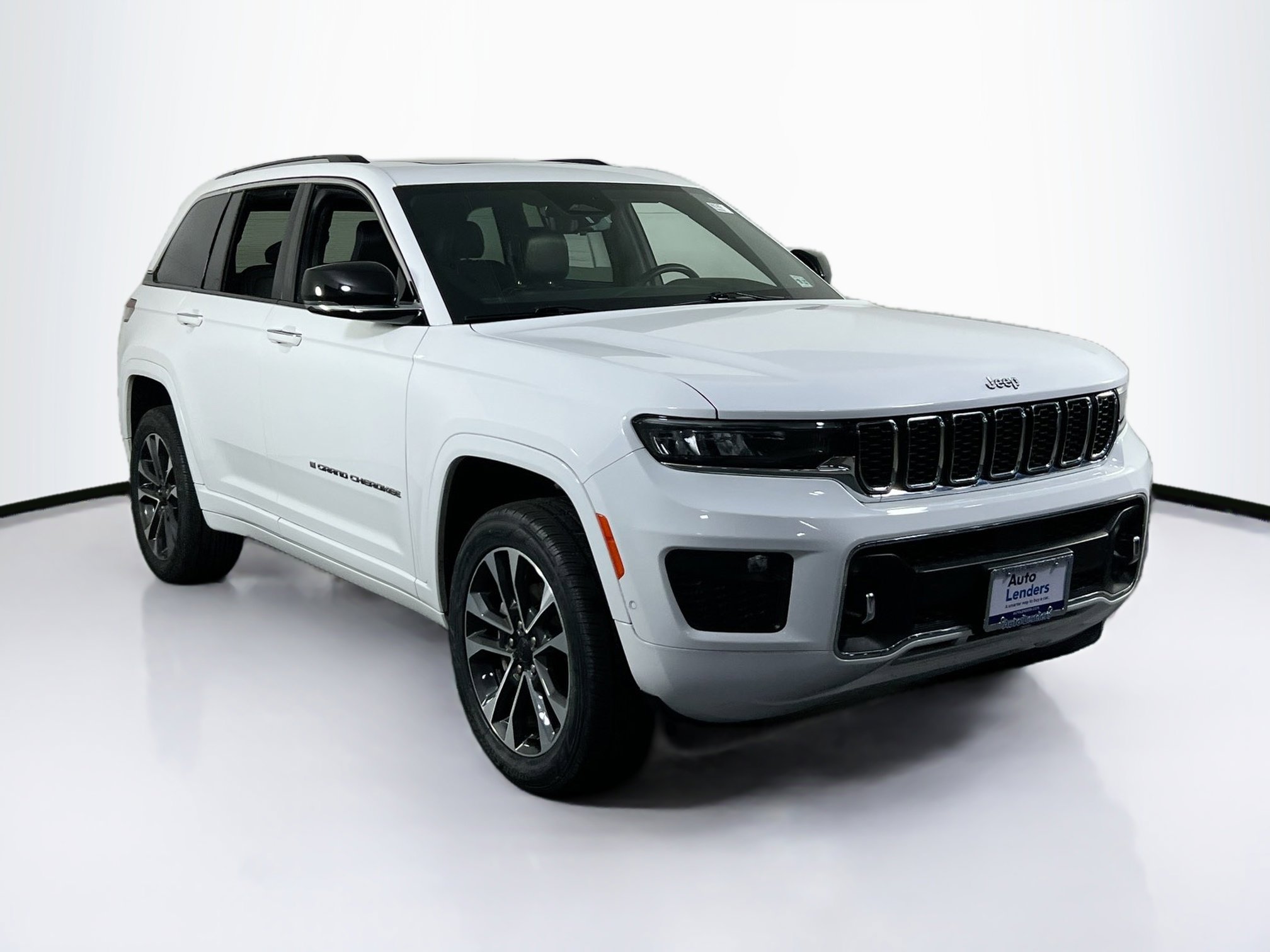 Used 2022 Jeep Grand Cherokee Overland w/ Luxury Tech Group IV AWD/4WD image 3