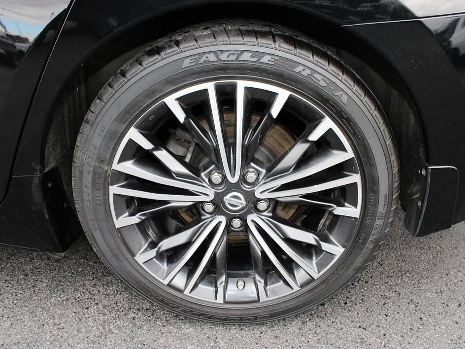 Used 2017 Nissan Maxima Platinum w/ Medallion Package image 10