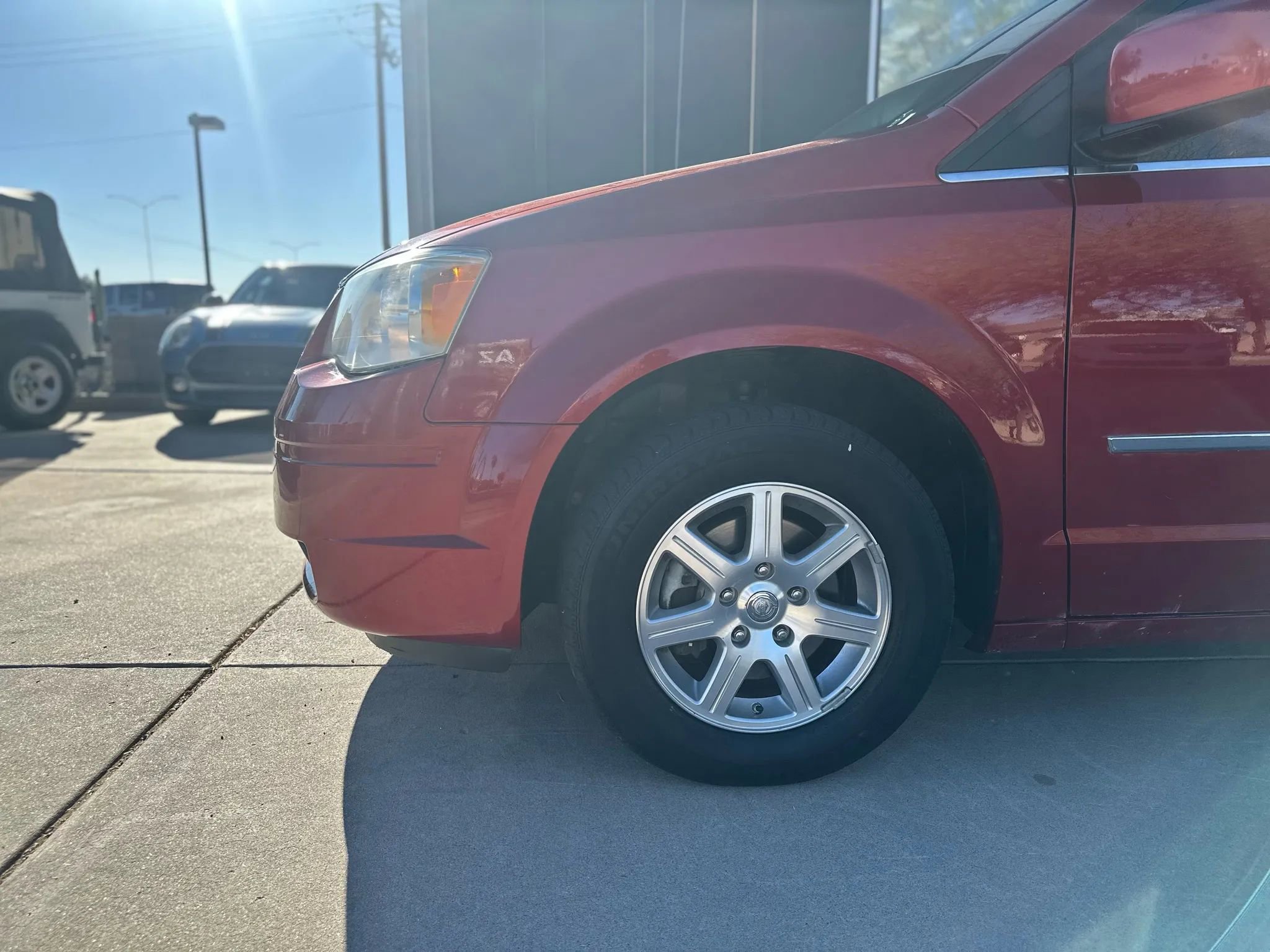 Used 2009 Chrysler Town & Country Touring image 9