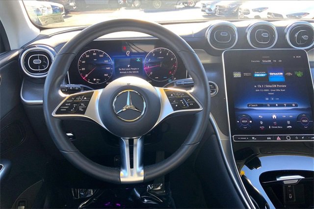 Used 2025 Mercedes-Benz GLC 300 4MATIC image 4