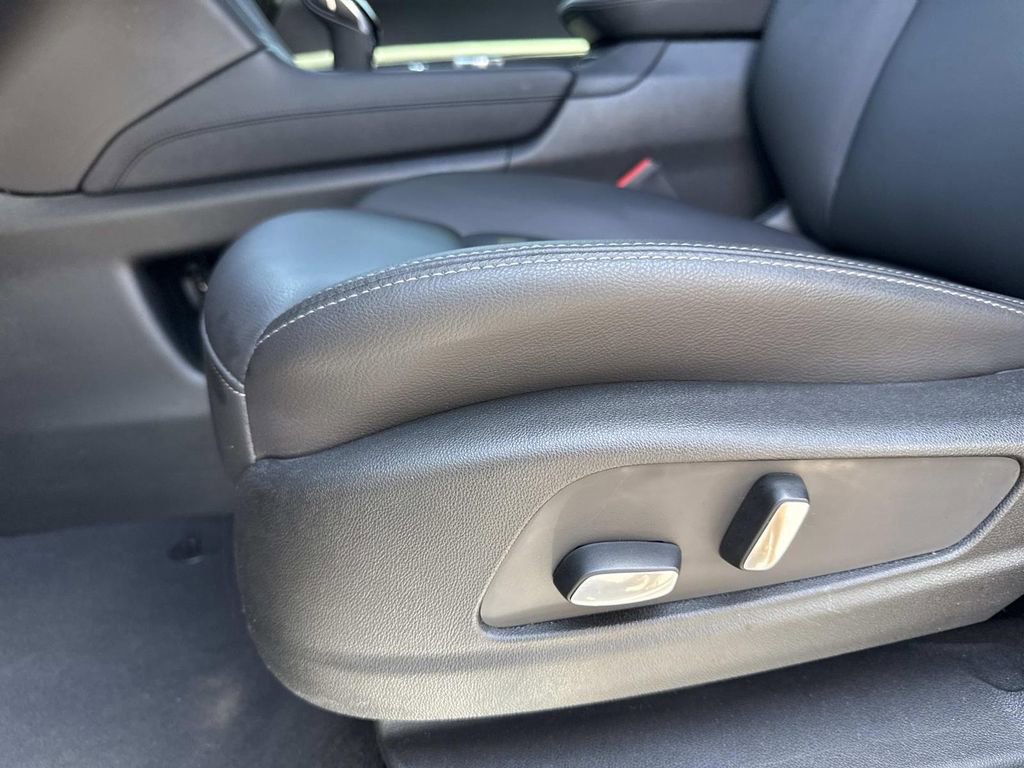 Used 2024 Cadillac XT5 Luxury FWD image 21