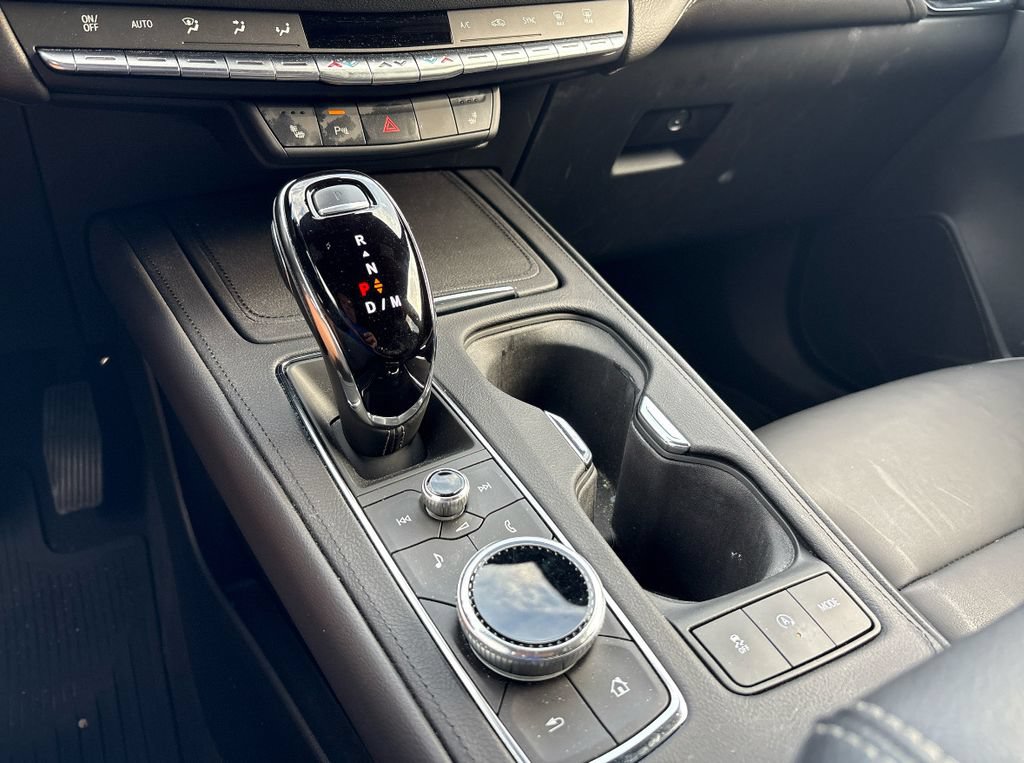 Used 2023 Cadillac XT4 Luxury w/ Cold Weather Package FWD image 12