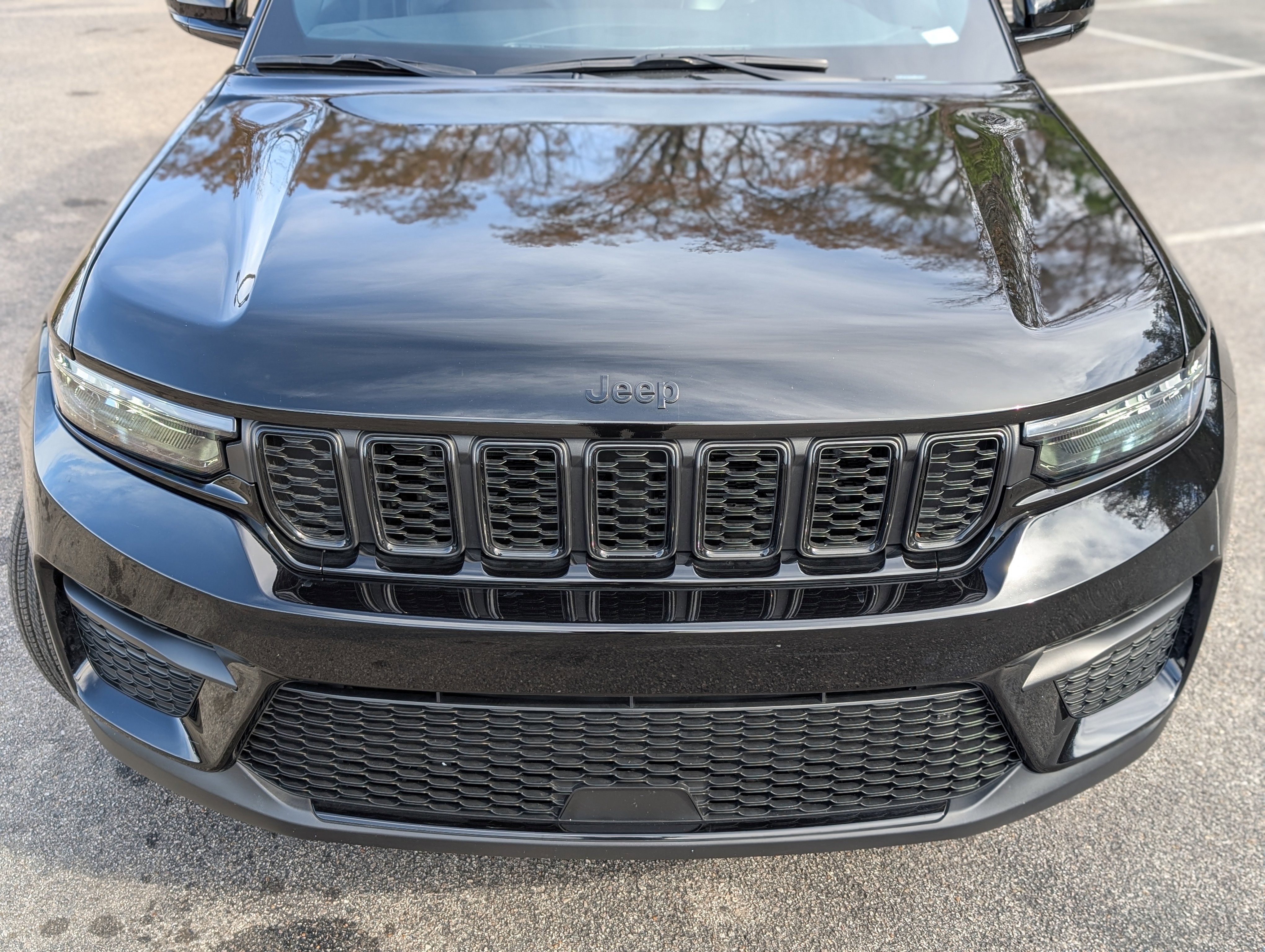 Used 2024 Jeep Grand Cherokee Altitude image 12