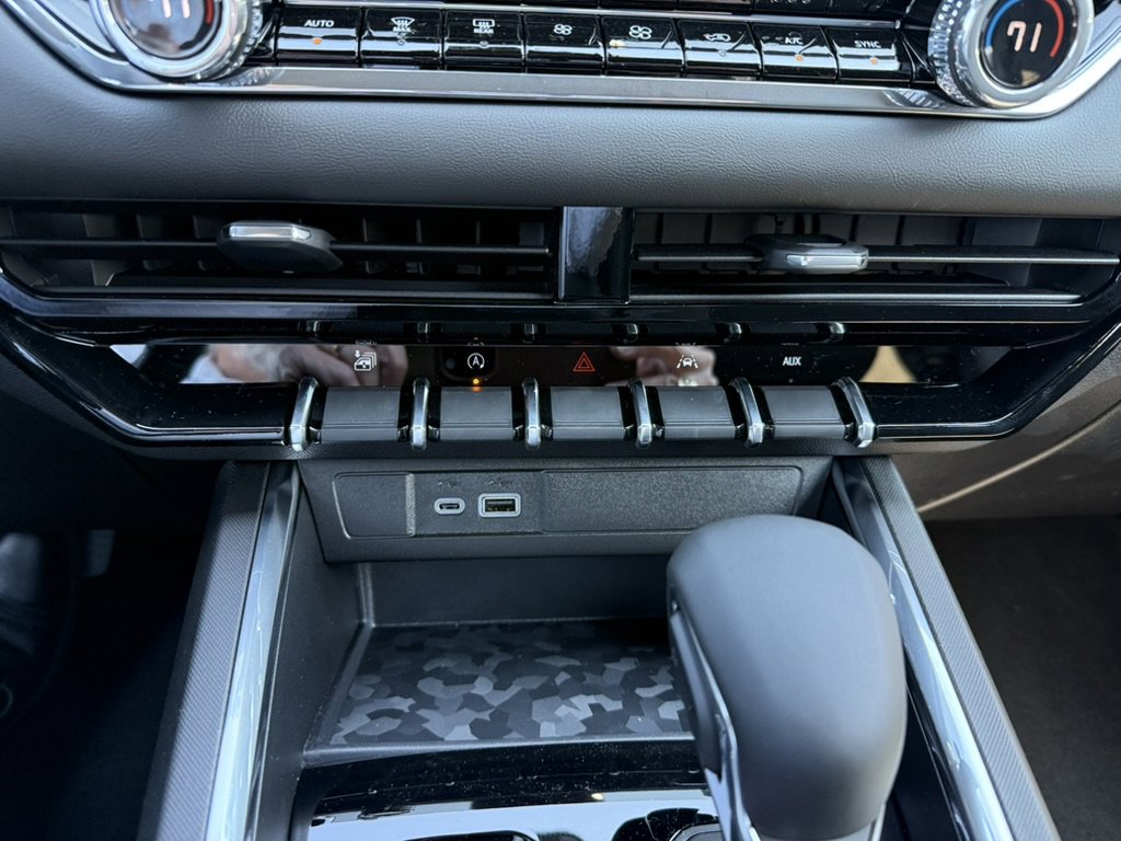 New 2026 GMC Canyon Elevation w/ Convenience Package image 17