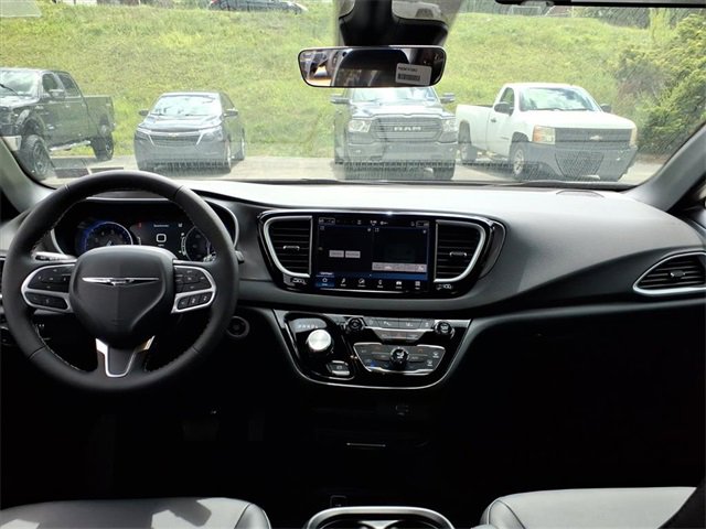 New 2026 Chrysler Voyager LX image 13