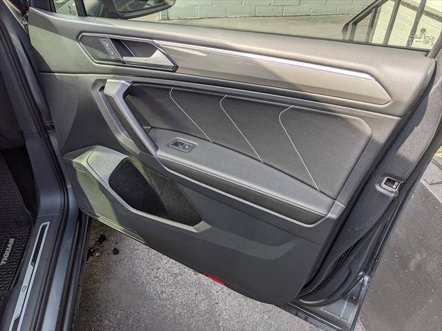 Used 2023 Volkswagen Tiguan SE R-Line AWD/4WD image 19