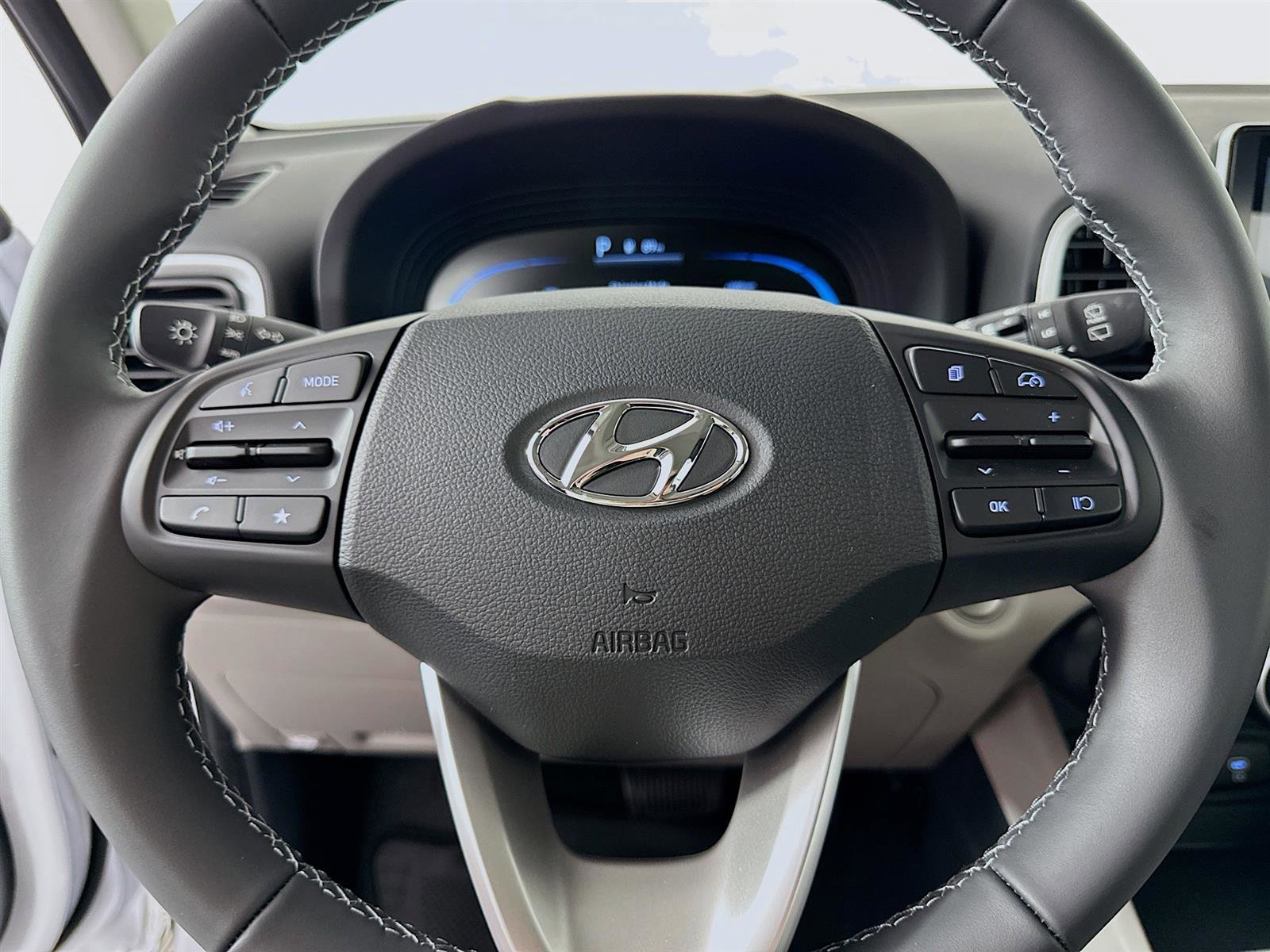 New 2025 Hyundai Venue SEL image 12