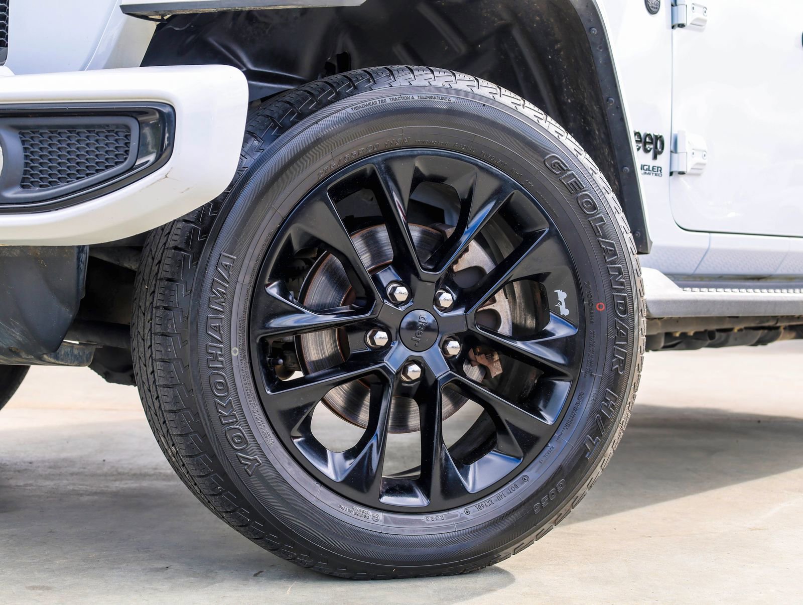 Used 2020 Jeep Wrangler Unlimited Sahara image 2
