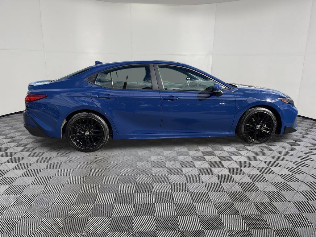 Used 2025 Toyota Camry SE FWD image 9