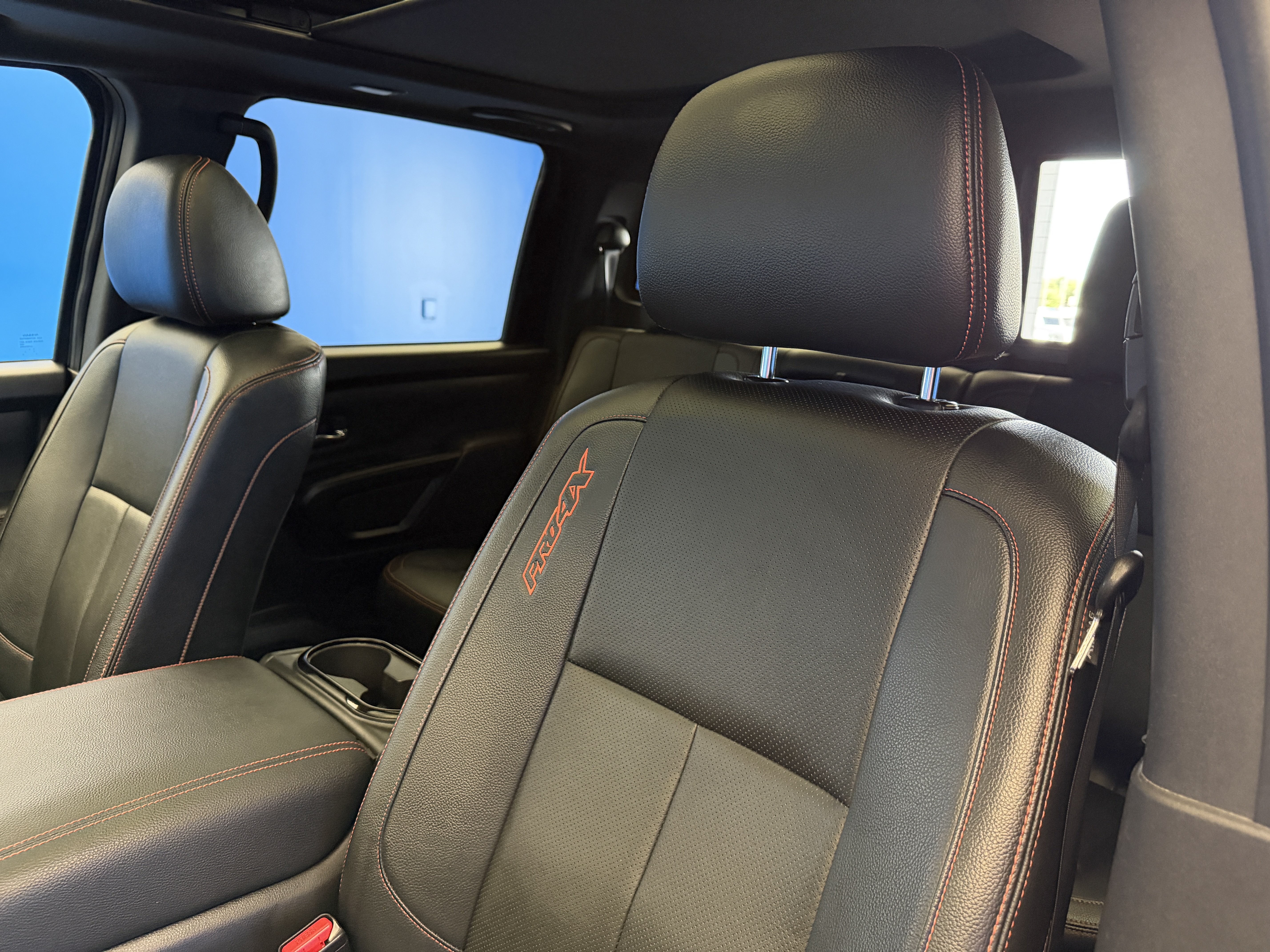 Used 2024 Nissan Titan PRO-4X w/ Pro-4x Convenience Package AWD/4WD image 13