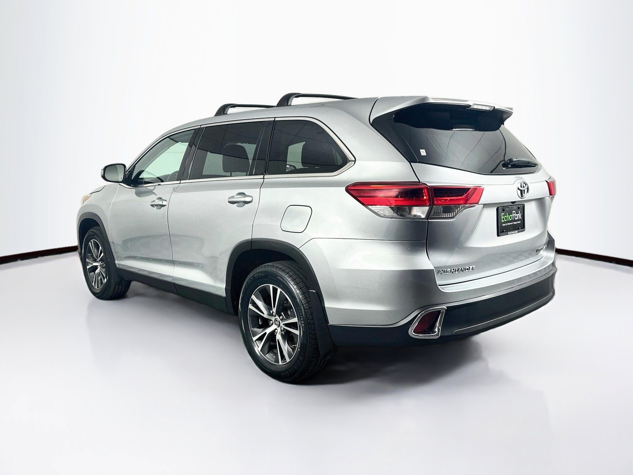 Used 2019 Toyota Highlander LE FWD image 5