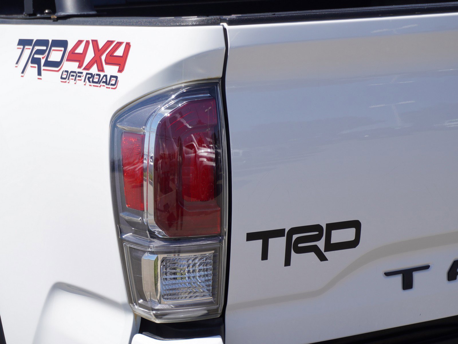 Used 2022 Toyota Tacoma TRD Off-Road w/ Technology Package AWD/4WD image 12