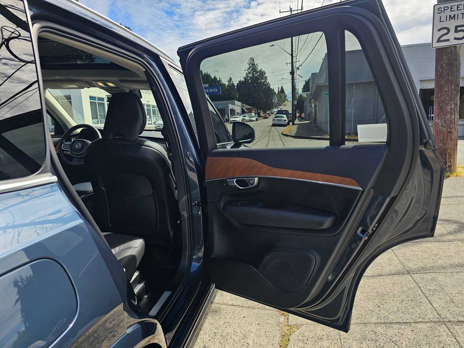 Certified 2024 Volvo XC90 B6 Plus w/ Protection Package Premier AWD/4WD image 13