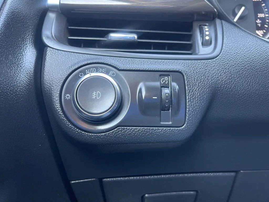 Used 2020 Buick Envision Premium image 30