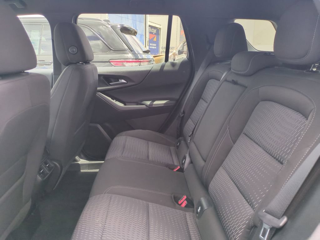 Used 2025 Chevrolet Equinox LT AWD/4WD image 25
