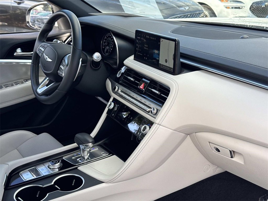 Used 2025 Genesis G70 2.5T image 25