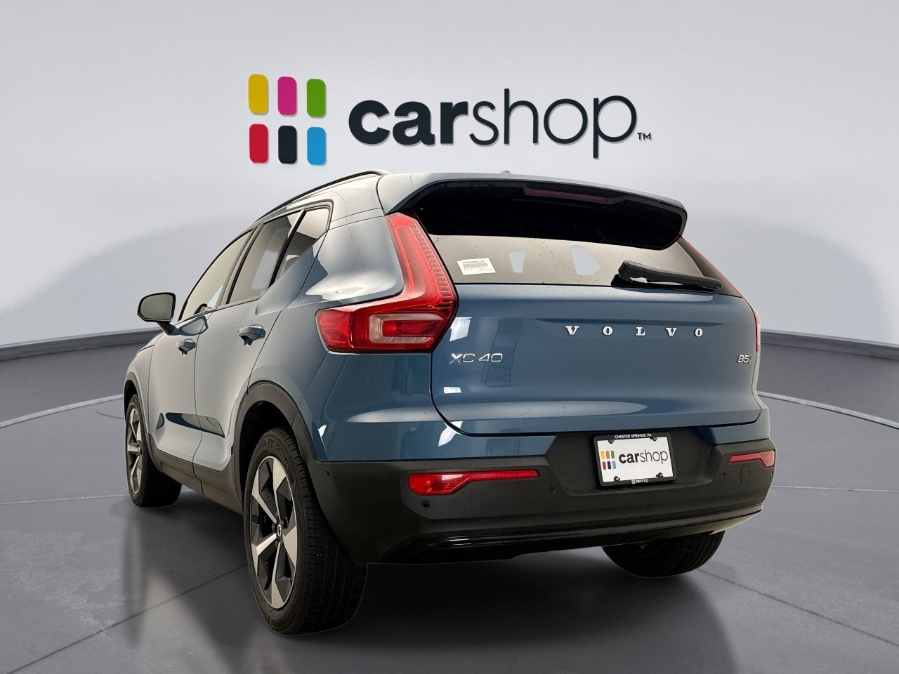 Used 2025 Volvo XC40 B5 Plus image 3