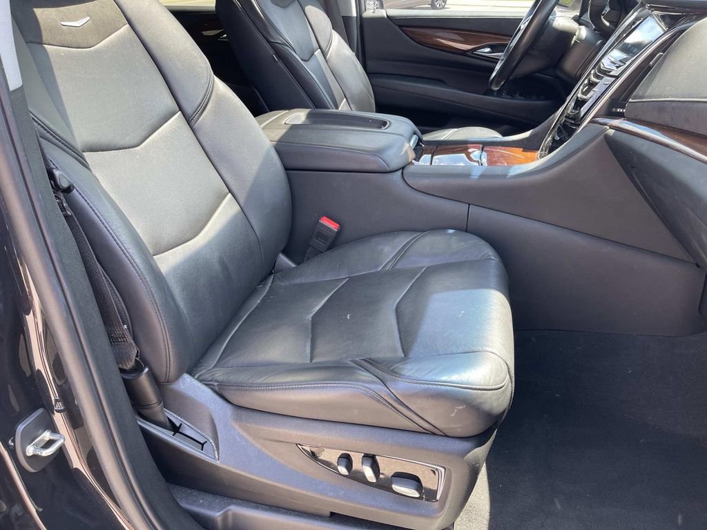 Used 2019 Cadillac Escalade ESV Luxury AWD/4WD image 24