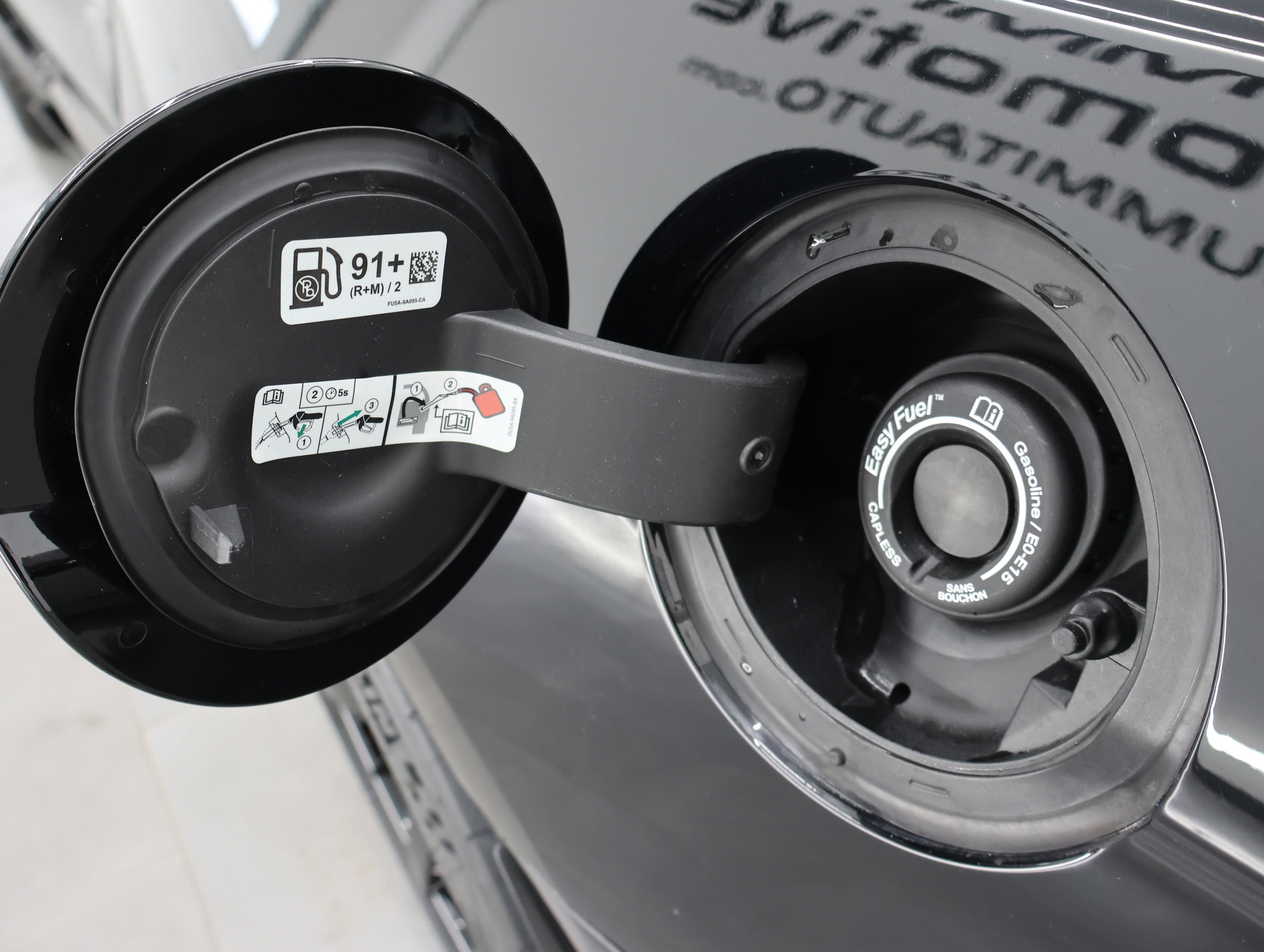 Used 2016 Ford Mustang Shelby GT350R w/ GT350R Equipment Group 920A RWD image 38