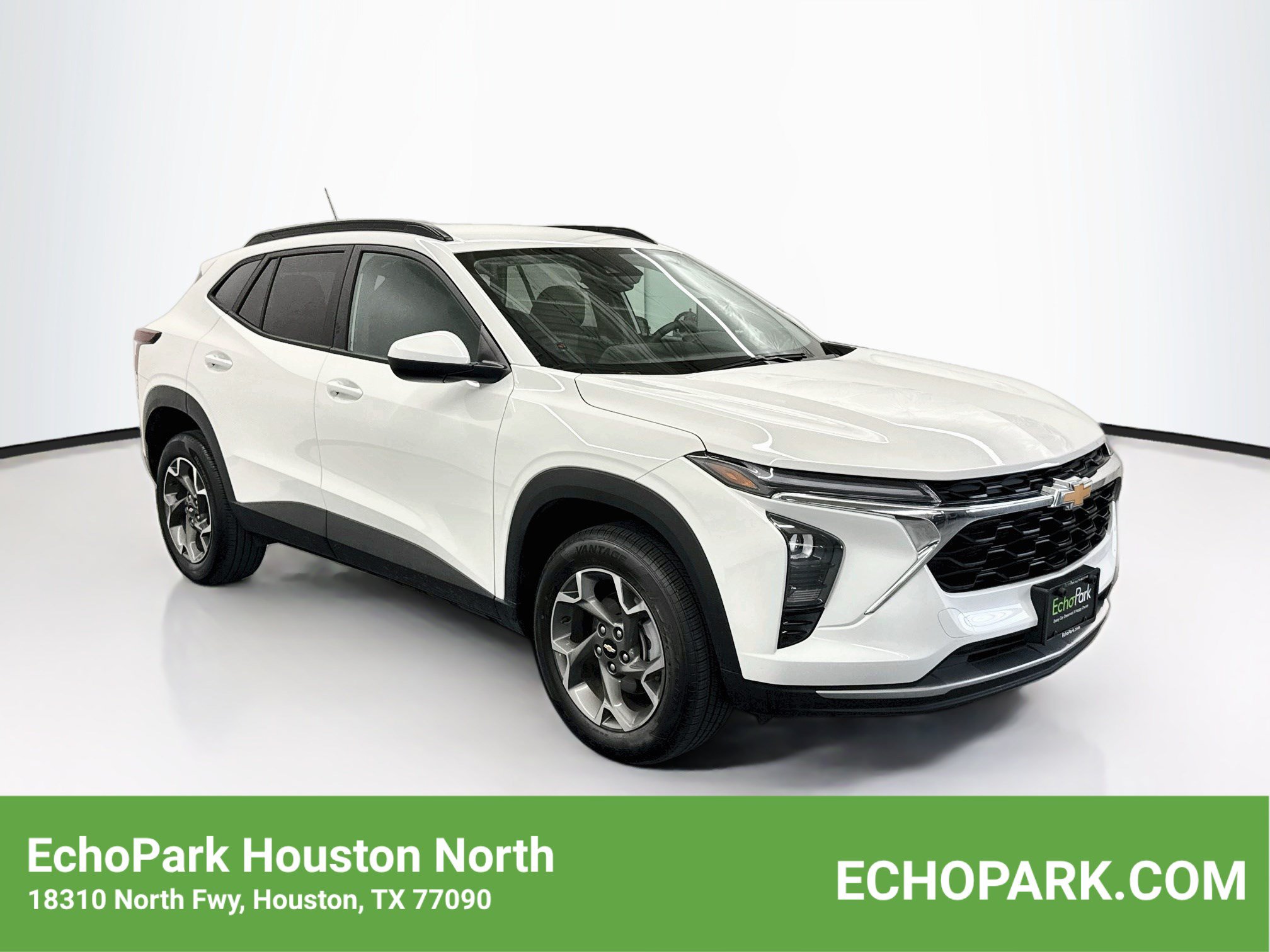 Used 2025 Chevrolet Trax LT FWD image 1