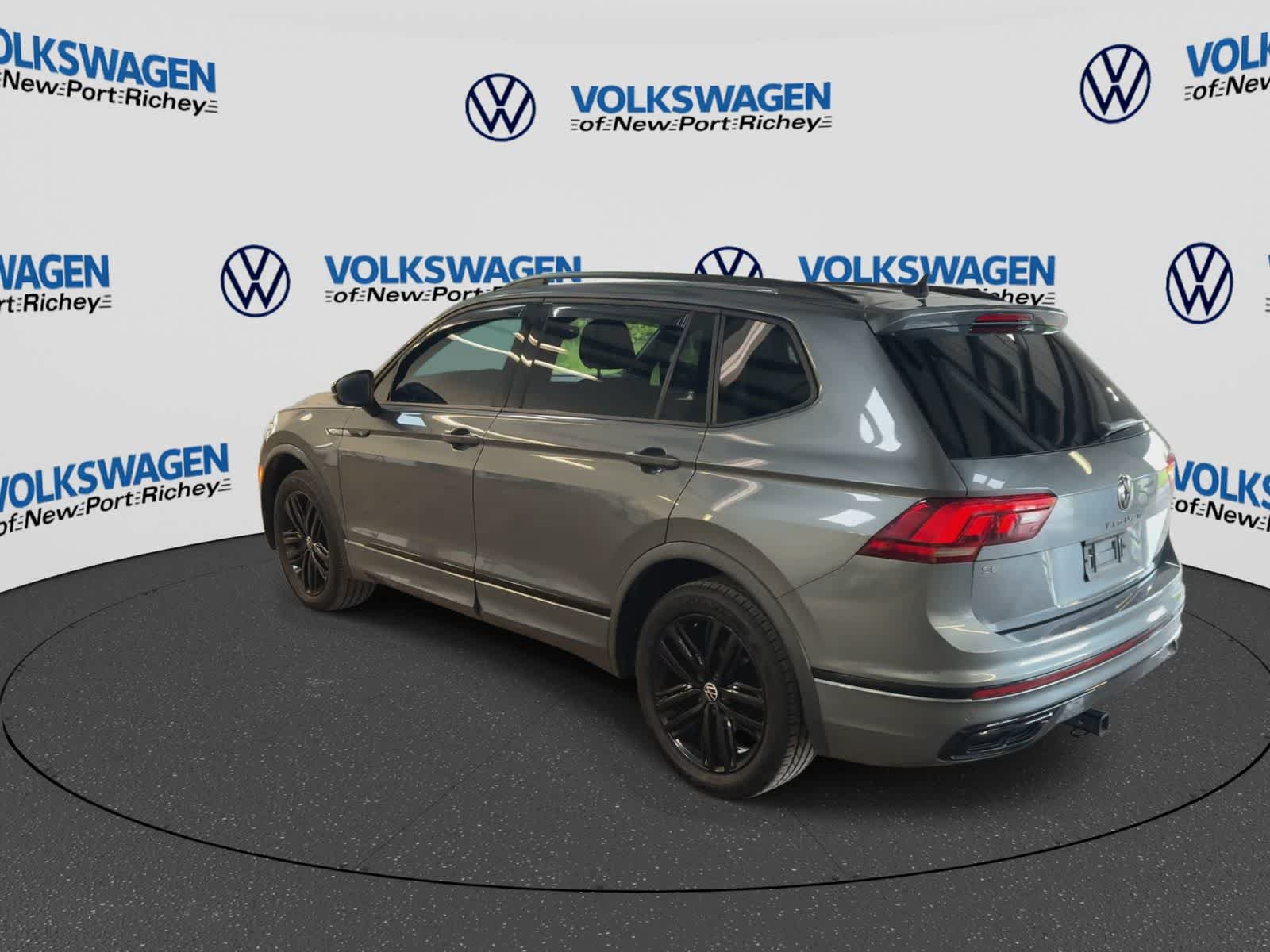 Used 2022 Volkswagen Tiguan SE R-Line FWD image 6