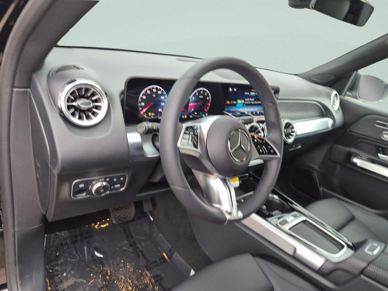 New 2026 Mercedes-Benz GLB 250 image 4