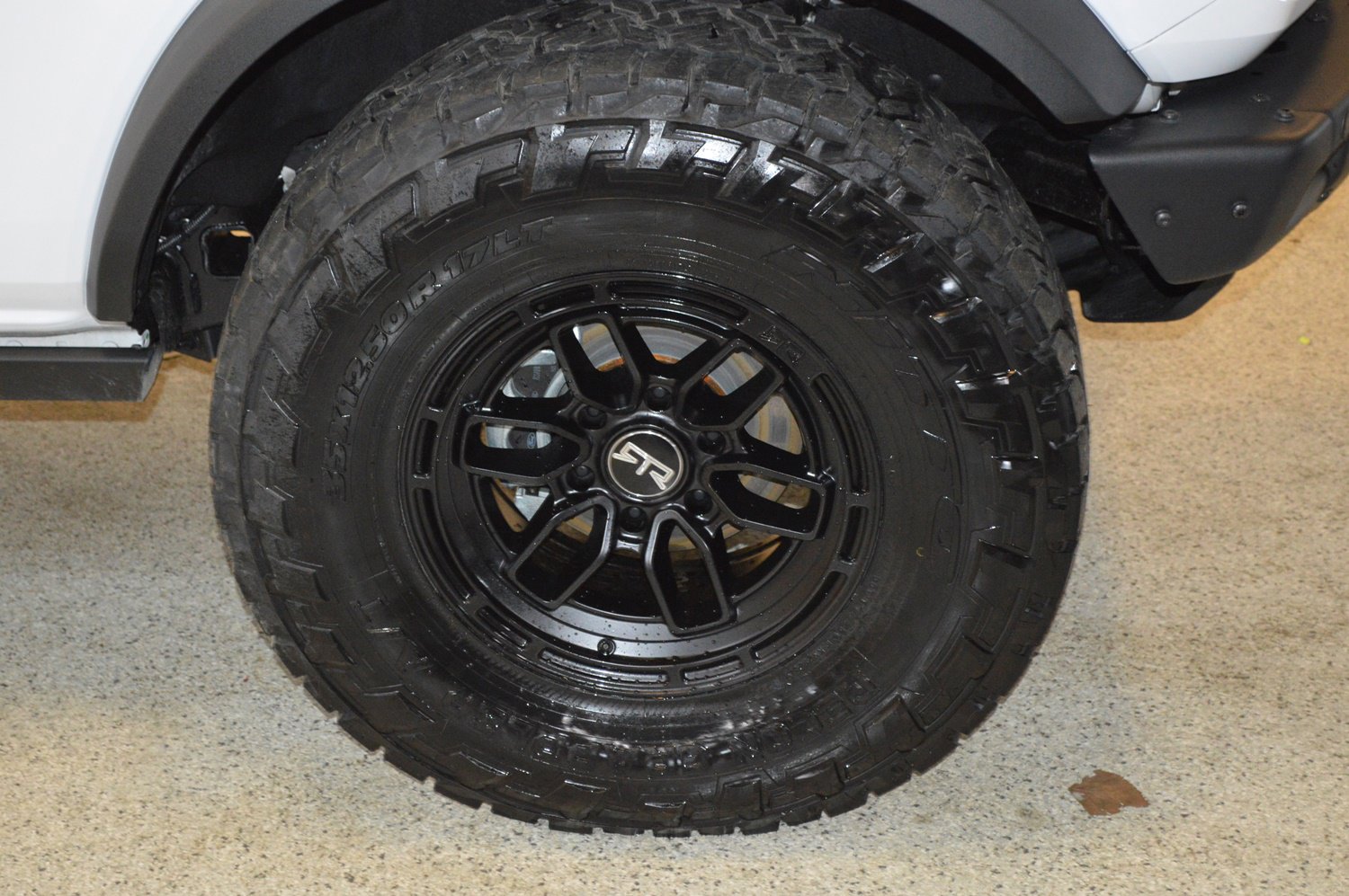 New 2025 Ford Bronco Badlands image 9