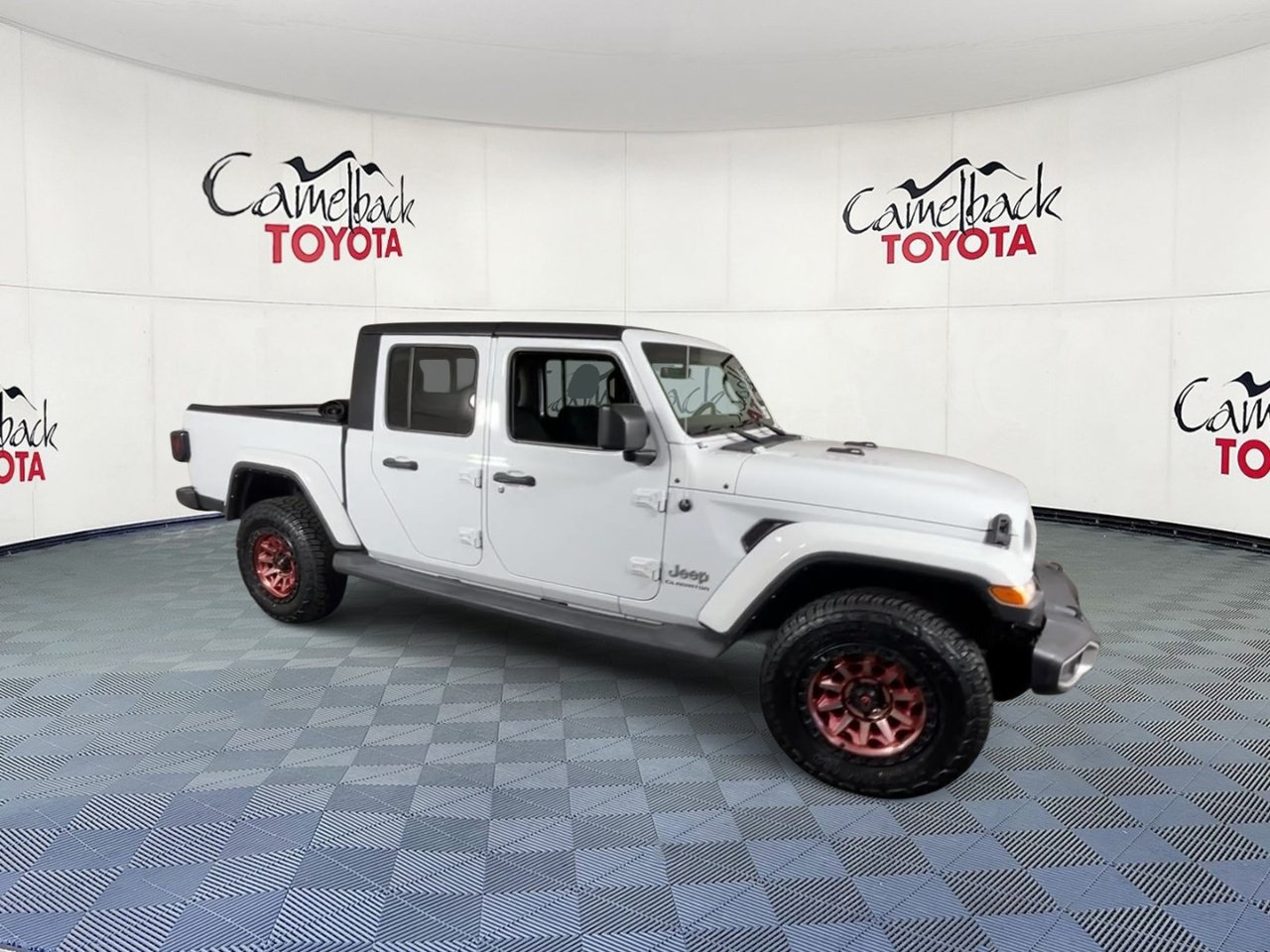 Used 2022 Jeep Gladiator Overland AWD/4WD image 2