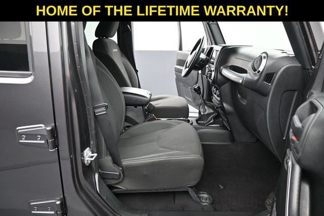 Used 2017 Jeep Wrangler Unlimited Sahara w/ Max Tow Package AWD/4WD image 41