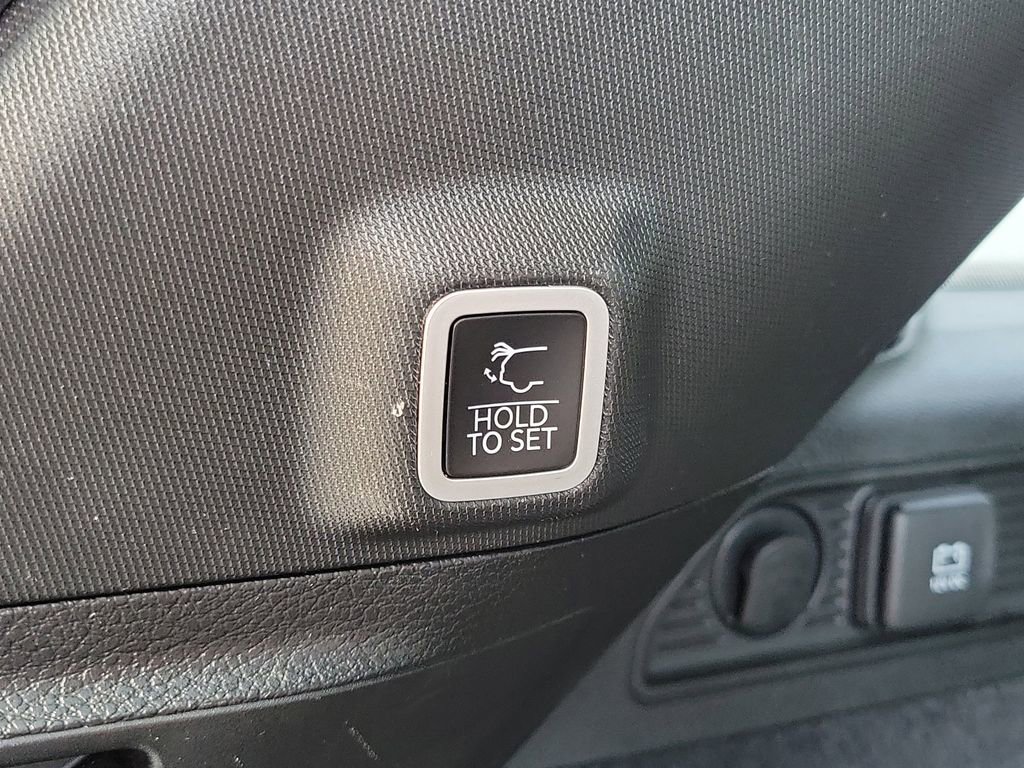 Used 2023 Jeep Grand Cherokee Overland w/ Advanced Protech Group III image 18