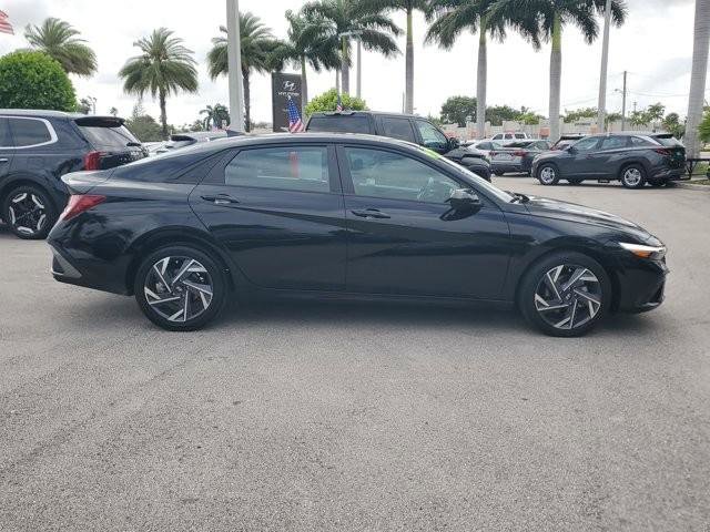 Certified 2025 Hyundai Elantra Sport FWD image 4