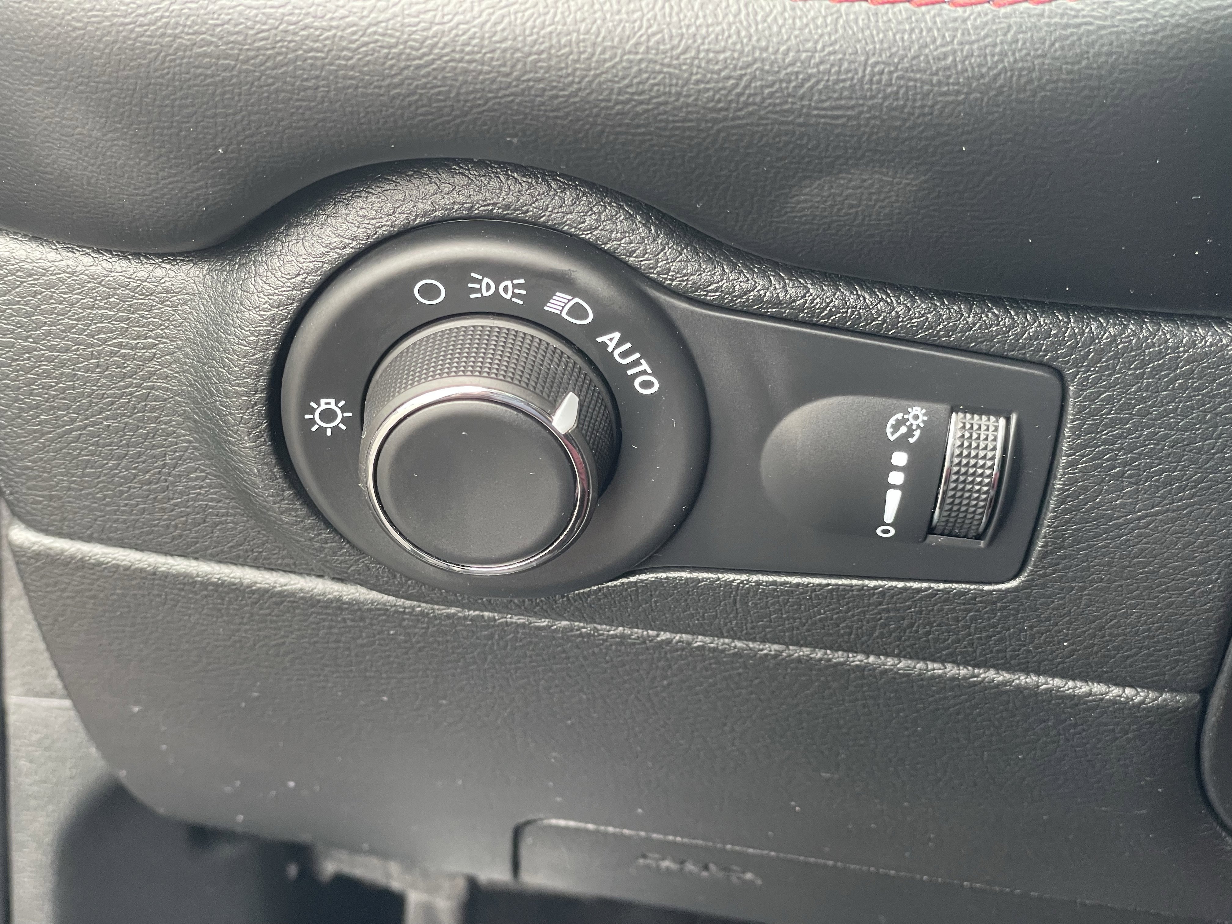 Used 2024 Dodge Durango GT image 13